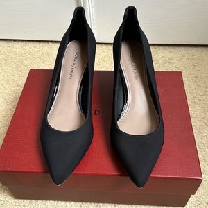 Donald J. Pliner Black Crepe Elastic Size: 8